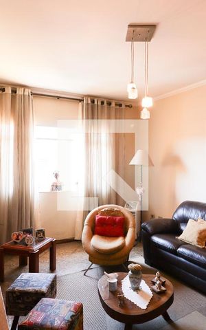 Casa à venda com 196m², 3 quartos e 3 vagasSala