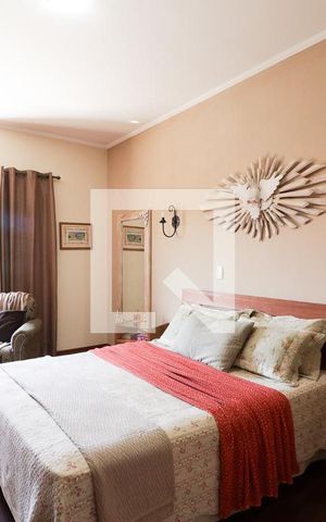 Casa à venda com 196m², 3 quartos e 3 vagasSuíte 1