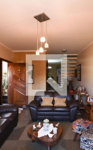 Casa à venda com 196m², 3 quartos e 3 vagasSala