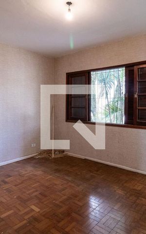 Casa à venda com 180m², 3 quartos e 2 vagas Casa à venda com 180m², 3 quartos e 2 vagasSuíte