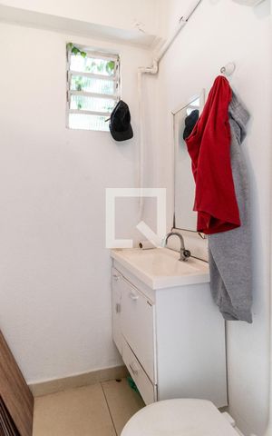 Casa à venda com 180m², 3 quartos e 2 vagas Casa à venda com 180m², 3 quartos e 2 vagasBanheiro de serviço