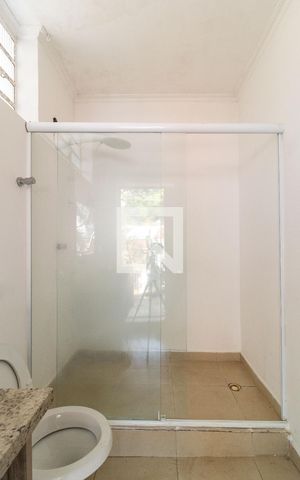 Casa à venda com 180m², 3 quartos e 2 vagas Casa à venda com 180m², 3 quartos e 2 vagasBanheiro da Suíte