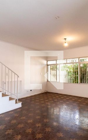 Casa à venda com 180m², 3 quartos e 2 vagas Casa à venda com 180m², 3 quartos e 2 vagasSala