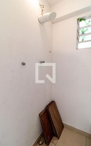 Casa à venda com 180m², 3 quartos e 2 vagas Casa à venda com 180m², 3 quartos e 2 vagasBanheiro de serviço