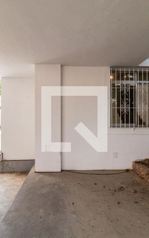 Casa à venda com 180m², 3 quartos e 2 vagas Casa à venda com 180m², 3 quartos e 2 vagasGaragem