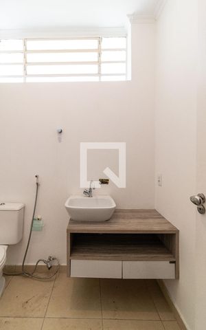 Casa à venda com 180m², 3 quartos e 2 vagas Casa à venda com 180m², 3 quartos e 2 vagasBanheiro