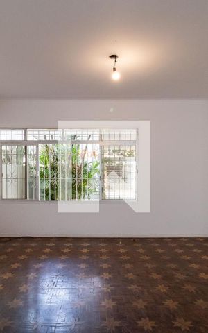 Casa à venda com 180m², 3 quartos e 2 vagas Casa à venda com 180m², 3 quartos e 2 vagasSala