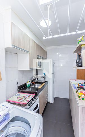 Apartamento à venda com 43m², 2 quartos e 1 vaga Apartamento à venda com 43m², 2 quartos e 1 vagaCozinha e Área de Serviço