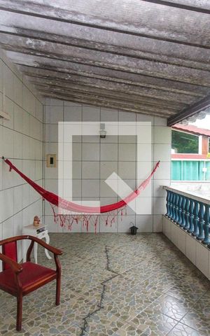 Casa à venda com 200m², 5 quartos e 5 vagas Casa à venda com 200m², 5 quartos e 5 vagasVaranda