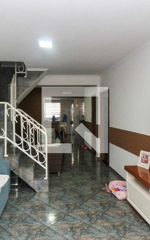 Casa à venda com 200m², 5 quartos e 5 vagas Casa à venda com 200m², 5 quartos e 5 vagasSala