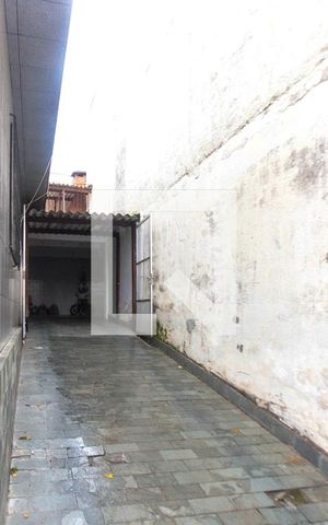Casa à venda com 200m², 5 quartos e 5 vagas Casa à venda com 200m², 5 quartos e 5 vagasGaragem