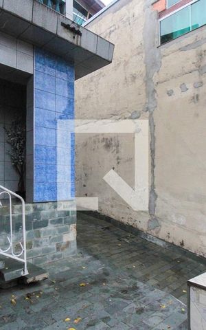 Casa à venda com 200m², 5 quartos e 5 vagas Casa à venda com 200m², 5 quartos e 5 vagasFrente da casa