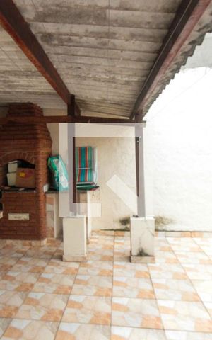 Casa à venda com 200m², 5 quartos e 5 vagas Casa à venda com 200m², 5 quartos e 5 vagasTerraço