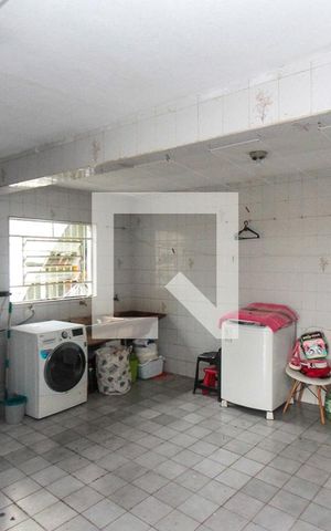 Casa à venda com 200m², 5 quartos e 5 vagas Casa à venda com 200m², 5 quartos e 5 vagasÁrea de Serviço