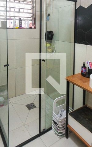 Casa à venda com 200m², 5 quartos e 5 vagas Casa à venda com 200m², 5 quartos e 5 vagasBanheiro
