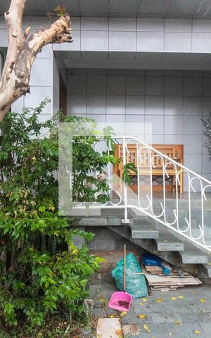 Casa à venda com 200m², 5 quartos e 5 vagas Casa à venda com 200m², 5 quartos e 5 vagasFrente da casa