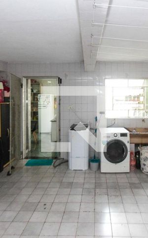 Casa à venda com 200m², 5 quartos e 5 vagas Casa à venda com 200m², 5 quartos e 5 vagasÁrea de Serviço