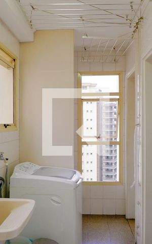 Apartamento à venda com 160m², 5 quartos e 3 vagas Apartamento à venda com 160m², 5 quartos e 3 vagasÁrea de Serviço