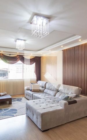 Casa à venda com 180m², 3 quartos e 3 vagas Casa à venda com 180m², 3 quartos e 3 vagasSala