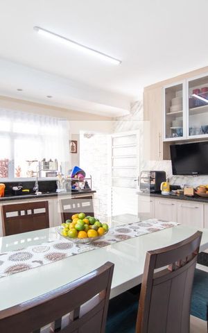 Casa à venda com 180m², 3 quartos e 3 vagas Casa à venda com 180m², 3 quartos e 3 vagasCozinha