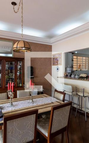 Casa de condomínio à venda com 310m², 4 quartos e 4 vagas Casa de condomínio à venda com 310m², 4 quartos e 4 vagasSala