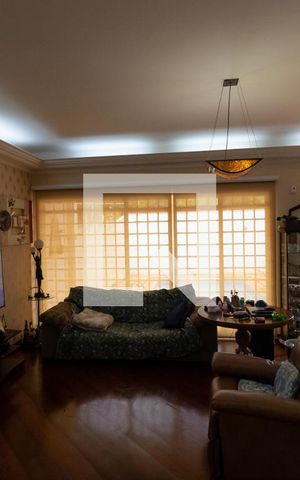 Casa de condomínio à venda com 310m², 4 quartos e 4 vagas Casa de condomínio à venda com 310m², 4 quartos e 4 vagasSala