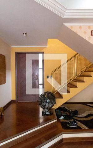 Casa de condomínio à venda com 310m², 4 quartos e 4 vagas Casa de condomínio à venda com 310m², 4 quartos e 4 vagasSala
