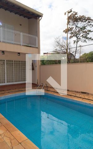 Casa de condomínio à venda com 310m², 4 quartos e 4 vagas Casa de condomínio à venda com 310m², 4 quartos e 4 vagasPiscina
