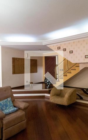 Casa de condomínio à venda com 310m², 4 quartos e 4 vagas Casa de condomínio à venda com 310m², 4 quartos e 4 vagasSala