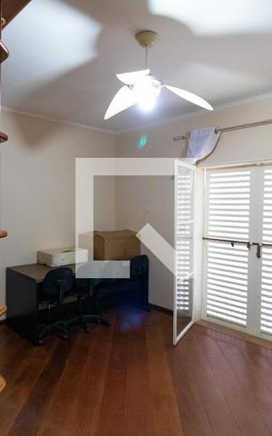 Casa de condomínio à venda com 310m², 4 quartos e 4 vagas Casa de condomínio à venda com 310m², 4 quartos e 4 vagasSuíte 02