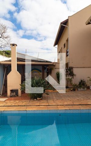 Casa de condomínio à venda com 310m², 4 quartos e 4 vagas Casa de condomínio à venda com 310m², 4 quartos e 4 vagasPiscina