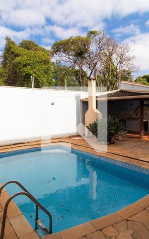 Casa de condomínio à venda com 310m², 4 quartos e 4 vagas Casa de condomínio à venda com 310m², 4 quartos e 4 vagasPiscina