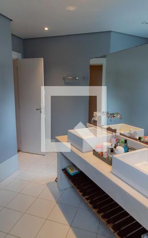 Apartamento à venda com 271m², 4 quartos e 5 vagas Apartamento à venda com 271m², 4 quartos e 5 vagasBanheiro do Quarto 4