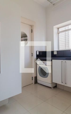 Apartamento à venda com 271m², 4 quartos e 5 vagas Apartamento à venda com 271m², 4 quartos e 5 vagasÁrea de Serviço