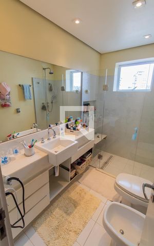 Apartamento à venda com 271m², 4 quartos e 5 vagas Apartamento à venda com 271m², 4 quartos e 5 vagasBanheiro do Quarto 1