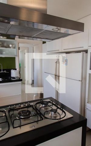 Apartamento à venda com 271m², 4 quartos e 5 vagas Apartamento à venda com 271m², 4 quartos e 5 vagasCozinha
