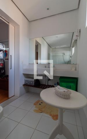 Apartamento à venda com 271m², 4 quartos e 5 vagas Apartamento à venda com 271m², 4 quartos e 5 vagasBanheiro do Quarto 3