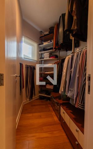 Apartamento à venda com 271m², 4 quartos e 5 vagas Apartamento à venda com 271m², 4 quartos e 5 vagasCloset da suíte