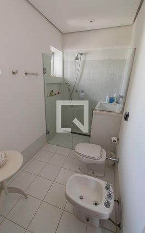 Apartamento à venda com 271m², 4 quartos e 5 vagas Apartamento à venda com 271m², 4 quartos e 5 vagasBanheiro do Quarto 3