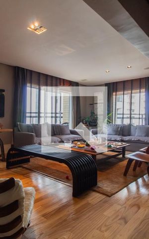 Apartamento à venda com 271m², 4 quartos e 5 vagas Apartamento à venda com 271m², 4 quartos e 5 vagasSala