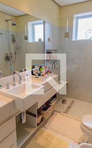 Apartamento à venda com 271m², 4 quartos e 5 vagas Apartamento à venda com 271m², 4 quartos e 5 vagasBanheiro do Quarto 1