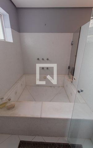 Apartamento à venda com 271m², 4 quartos e 5 vagas Apartamento à venda com 271m², 4 quartos e 5 vagasBanheiro do Quarto 4