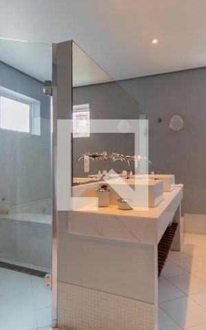 Apartamento à venda com 271m², 4 quartos e 5 vagas Apartamento à venda com 271m², 4 quartos e 5 vagasBanheiro do Quarto 4
