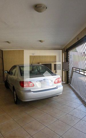 Casa à venda com 300m², 4 quartos e 4 vagas Casa à venda com 300m², 4 quartos e 4 vagasGaragem