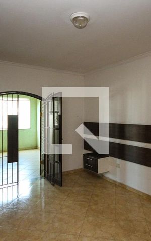 Casa à venda com 300m², 4 quartos e 4 vagas Casa à venda com 300m², 4 quartos e 4 vagasSuíte