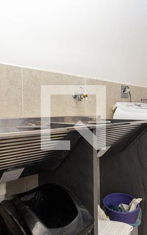 Casa à venda com 370m², 4 quartos e 4 vagas Casa à venda com 370m², 4 quartos e 4 vagasÁrea de Serviço