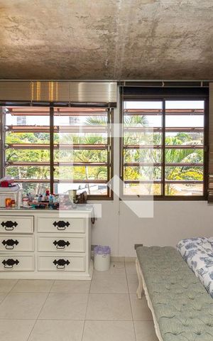 Casa à venda com 370m², 4 quartos e 4 vagas Casa à venda com 370m², 4 quartos e 4 vagasQuarto 6