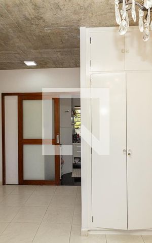 Casa à venda com 370m², 4 quartos e 4 vagas Casa à venda com 370m², 4 quartos e 4 vagasQuarto 6