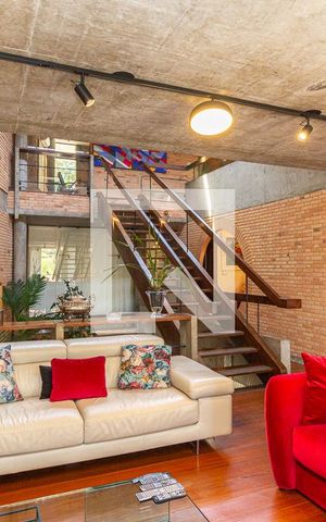 Casa à venda com 370m², 4 quartos e 4 vagas Casa à venda com 370m², 4 quartos e 4 vagasSala