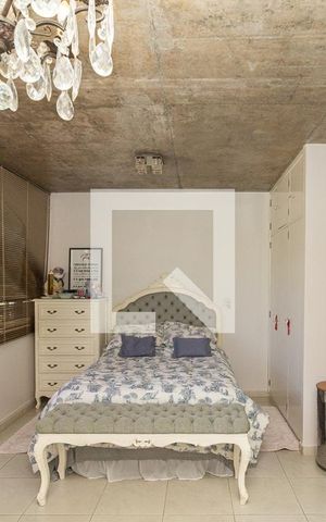 Casa à venda com 370m², 4 quartos e 4 vagas Casa à venda com 370m², 4 quartos e 4 vagasQuarto 6